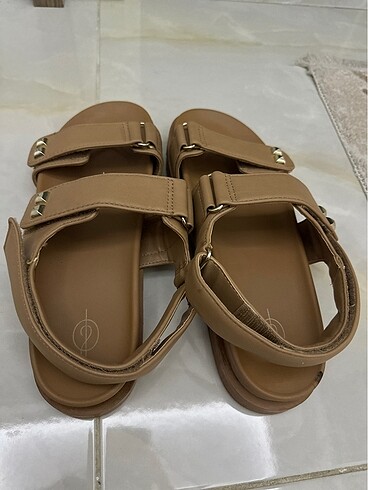40 Beden Stradivarius kadın bej sandalet