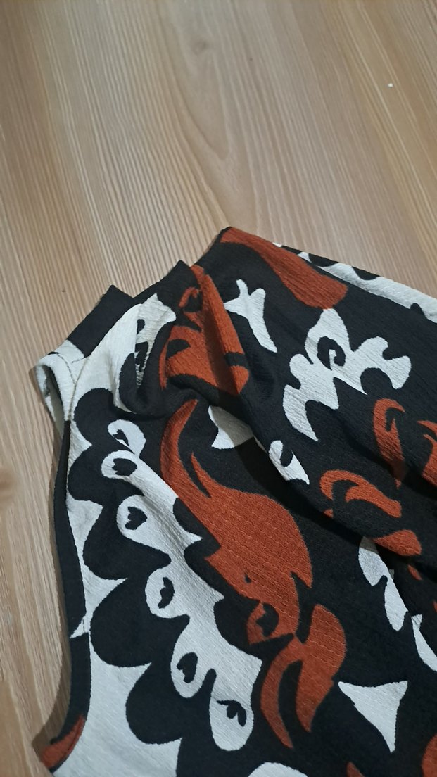 Asimetrik Tek Omuzlu Çiçekli Midi Elbise — görsel 4/10
