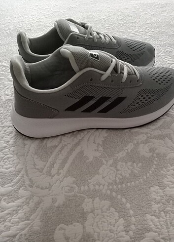 41 Beden Adidas erkek spor ayakkabı 