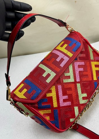 Fendi nakışlı kırmızı çapraz Çanta - Görsel 3