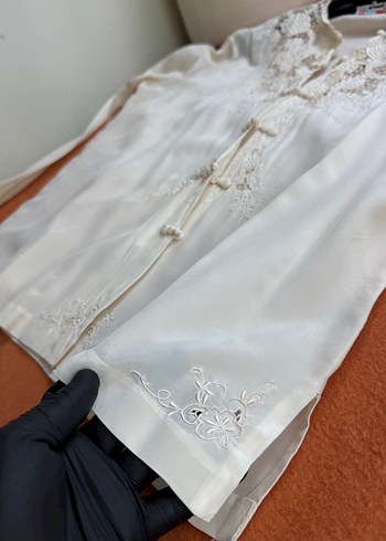 38 Beden beyaz Renk Rahibe işi İşlemeli Vintage ipek gömlek
