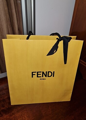 Fendi karton çanta 