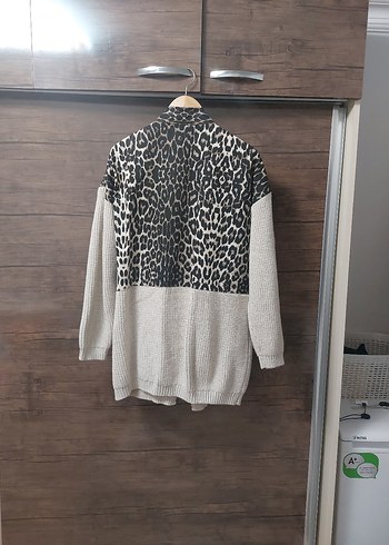 Leopar Desenli Gri Uzun Triko Hırka - Görsel 3
