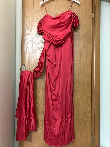 Kırmızı abiye tuvalet - Görsel 3