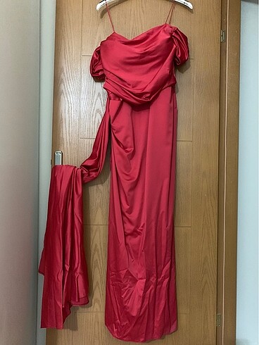 Kırmızı abiye tuvalet - Görsel 5