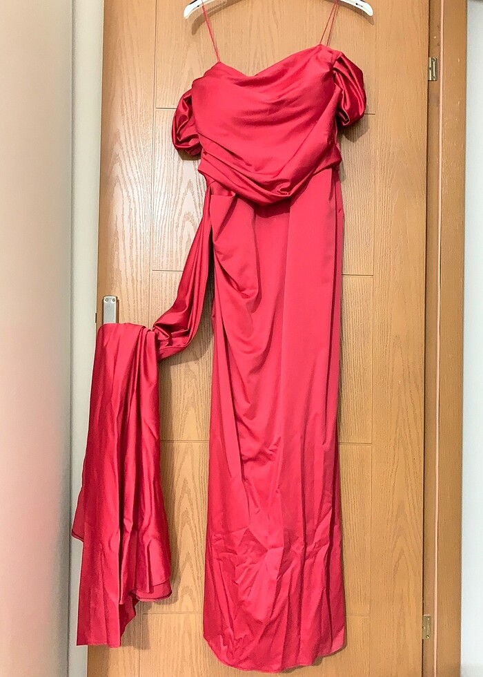 Kırmızı abiye tuvalet - Görsel 2