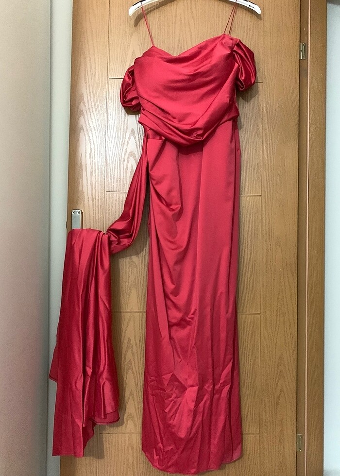 Kırmızı abiye tuvalet - Görsel 3