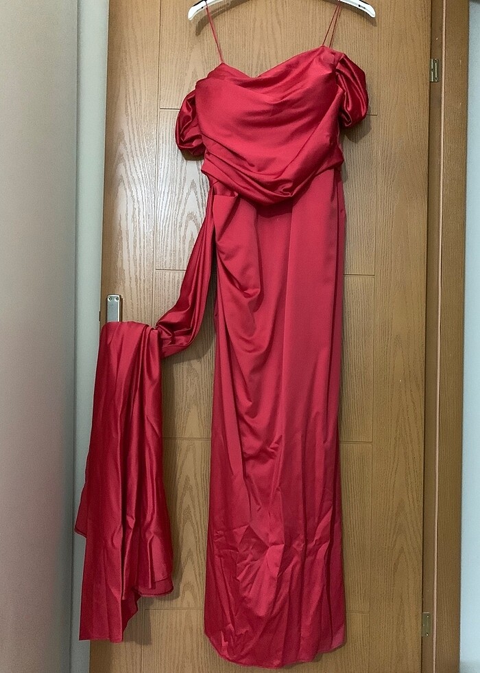 Kırmızı abiye tuvalet - Görsel 5