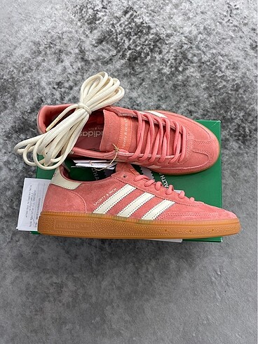 Adidas spezial sporty and rich