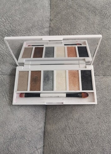 Amway artistry studio parisian style edition far paleti ve allık