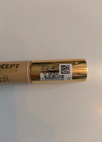 Flormar Flormar Stay Perfect Yüksek Pigmentli Yarı Mat Bitişli Likit Kap
