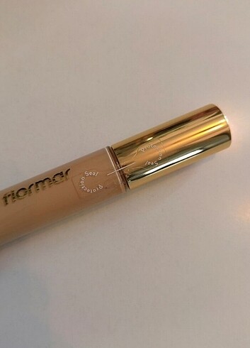  Beden Flormar Stay Perfect Yüksek Pigmentli Yarı Mat Bitişli Likit Kap