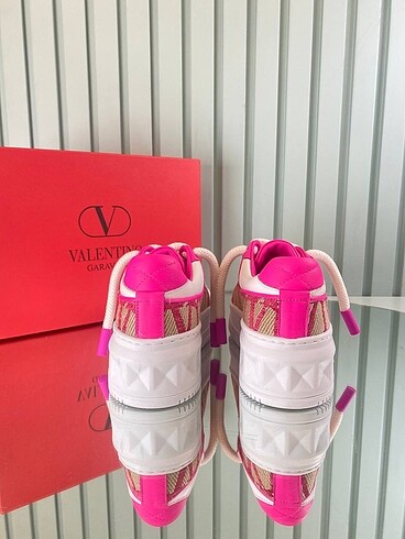 39 Beden pembe Renk Valentino