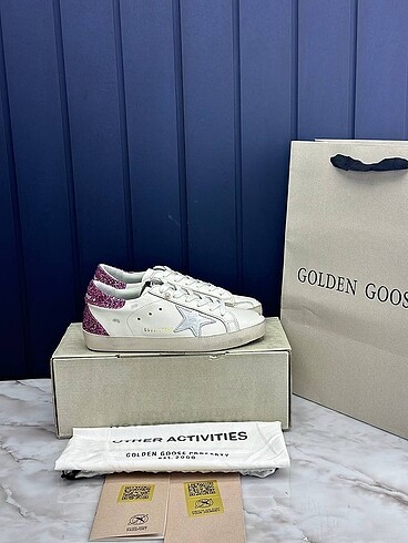 Golden Goose Deluxe Golden goose