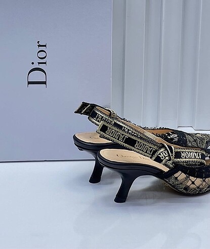 37 Beden çeşitli Renk Christian Dior