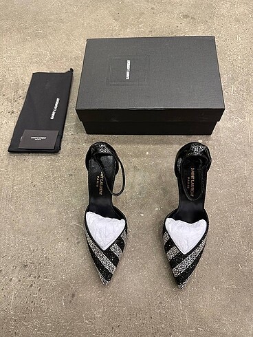 Yves Saint Laurent Saint laurent