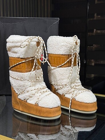 38 Beden Moon Boot