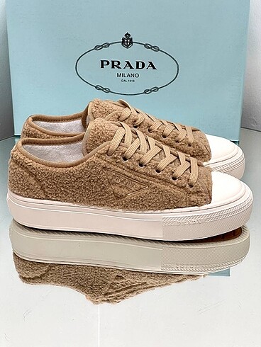 38 Beden çeşitli Renk Prada