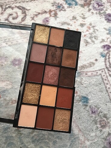 Makeup revolution velvet rose far paleti