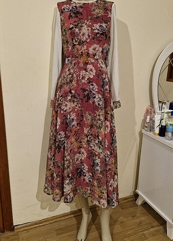 Uzun Kollu Astarlı Çiçekli Elbise - Görsel 2