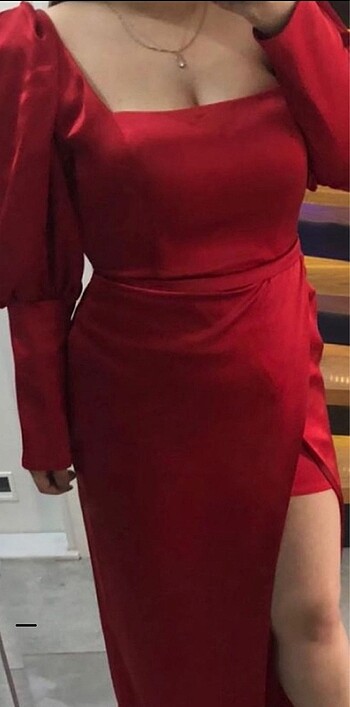 Kırmızı saten abiye