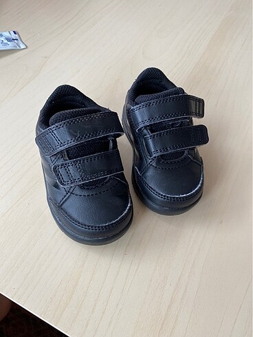 Adidas bebek ayakkabısı. 19 numara