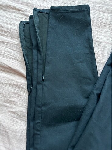 H&M Siyah paçaları fermuarlı pantolon