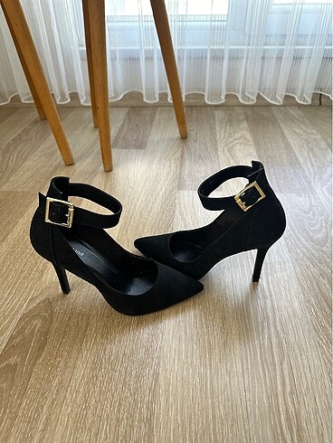 Deichmann Siyah bileği tokalı sitiletto