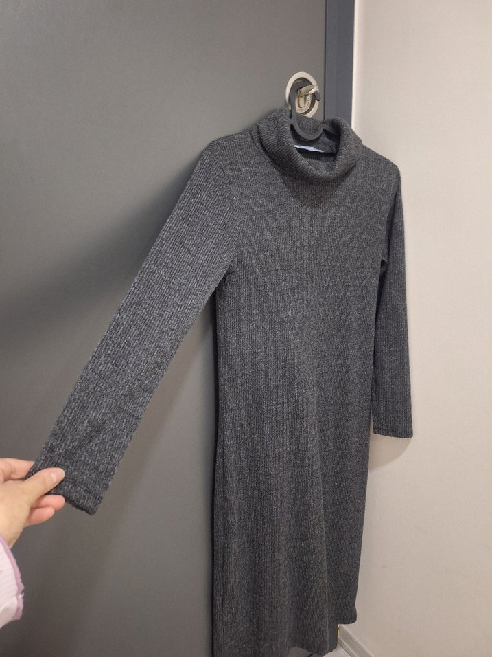 Gri Yüksek Yakalı Uzun Triko Elbise - Görsel 2