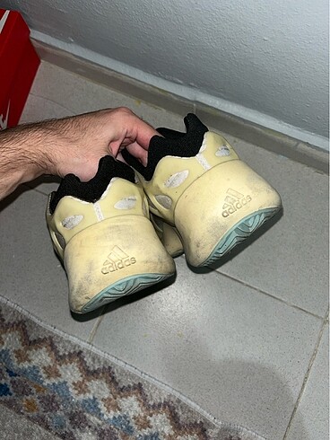 41 Beden ten rengi Renk adidas yeezy 700 v3