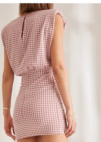 Pembe Mini Kemerli V Yaka Elbise - Görsel 4