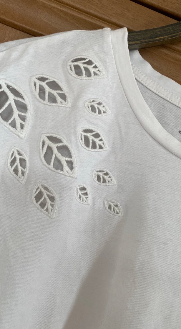 Dantel Detaylı Beyaz Kadın Tişört - Görsel 2