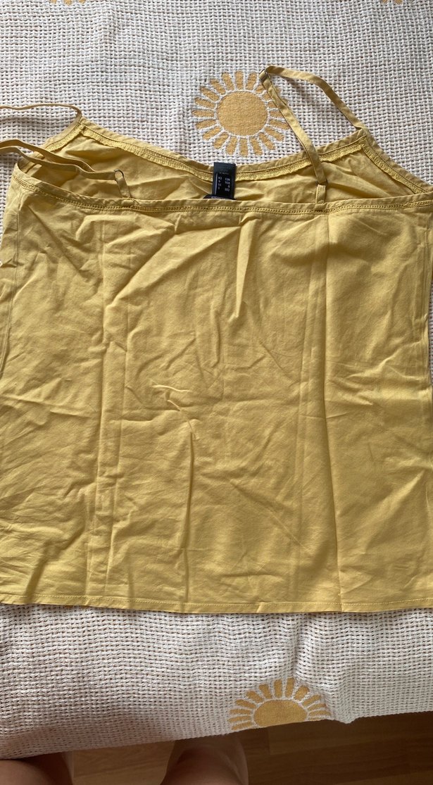 Düğmeli Sarı V Yakalı bluz - Görsel 4