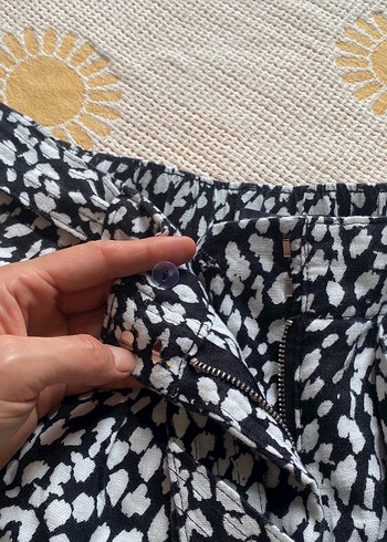 Siyah Desenli Kemerli Mini Kadın Şort - Görsel 12