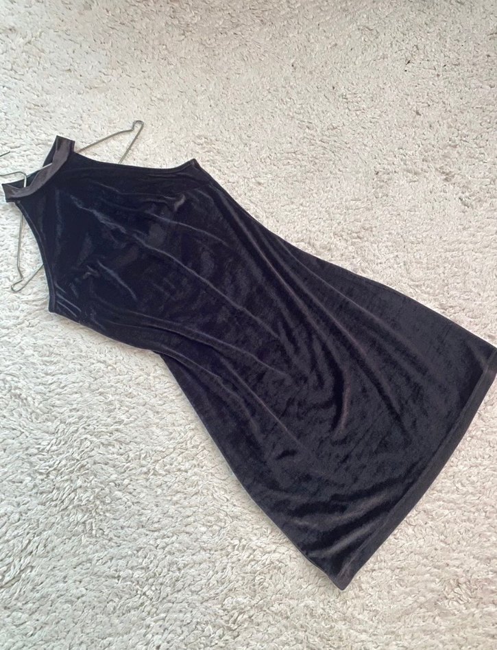 Halter yaka kadife elbise - Görsel 5