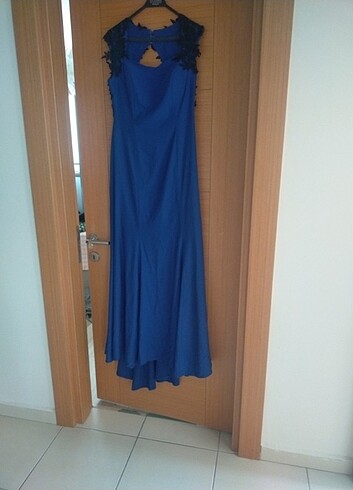Mavi gece elbisesi