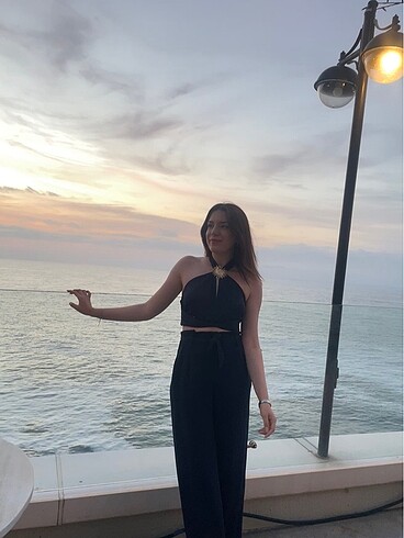 Zeynep tosun lacivert simli takım