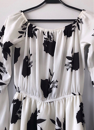 38 Beden beyaz Renk Siyah beyaz çiçekli elbise 