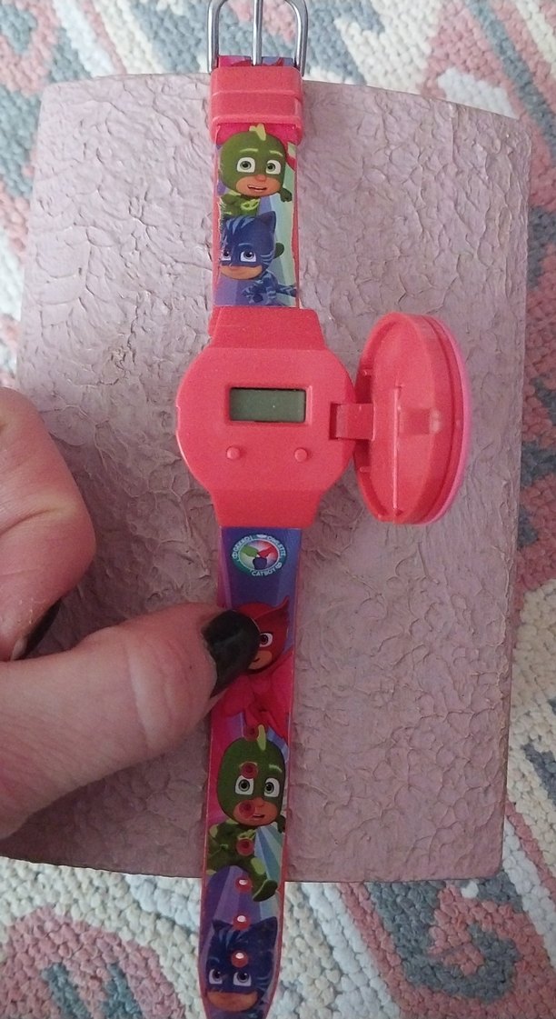 Renkli Kadın Kol Saati, Tokalı, Pop Kültür Temalı - Görsel 4