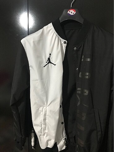 Air Jordan yağmurluk
