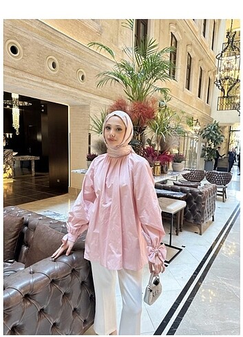 Suud Collection Pembe kolları fiyonklu gömlek