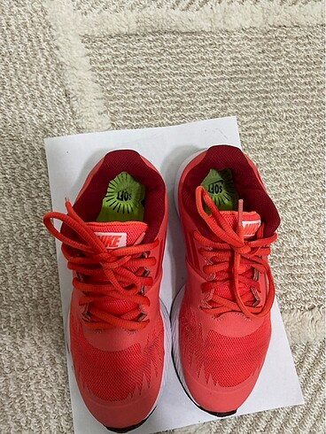 35,5 Beden Nike spor ayakkabı