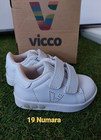 Vicco Beyaz Işıklı İlk Adım Ayakkabısı