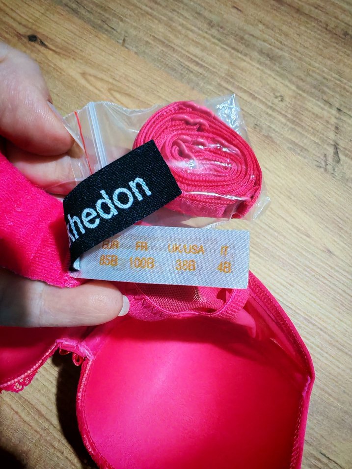 Kırmızı Sütyen - Görsel 2