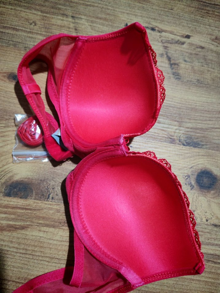 Kırmızı Sütyen - Görsel 3