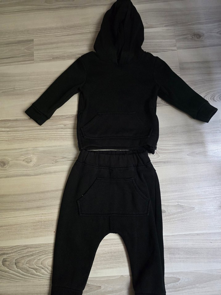 Erkek Çocuk Siyah Kapüşonlu Eşofman Takımı - Görsel 2