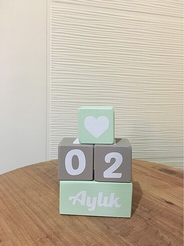 Ahşap anı küpü