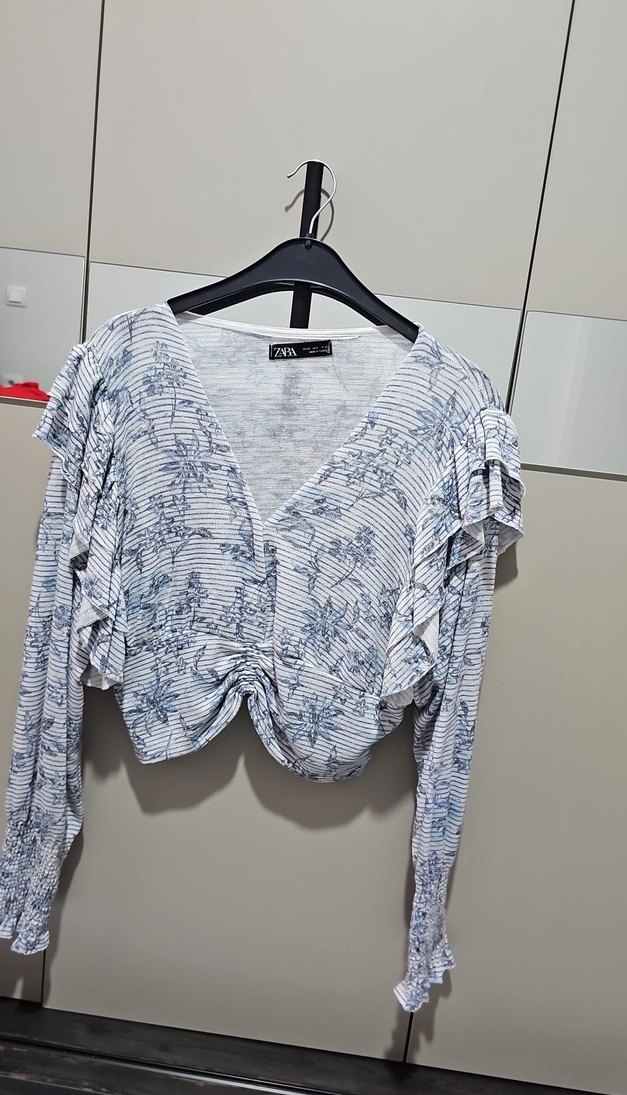 Gri V Yaka Fırfırlı Keten Kadın Bluz - Görsel 3