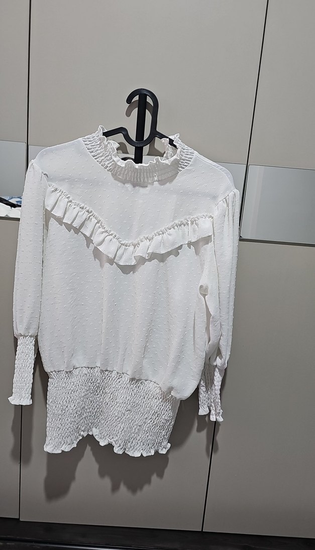 Fırfırlı Beyaz Keten Bluz - Görsel 3