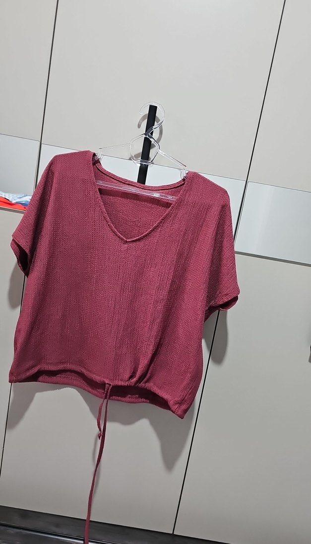 Bordo V Yaka Kısa Kollu Salaş Bluz - Görsel 3